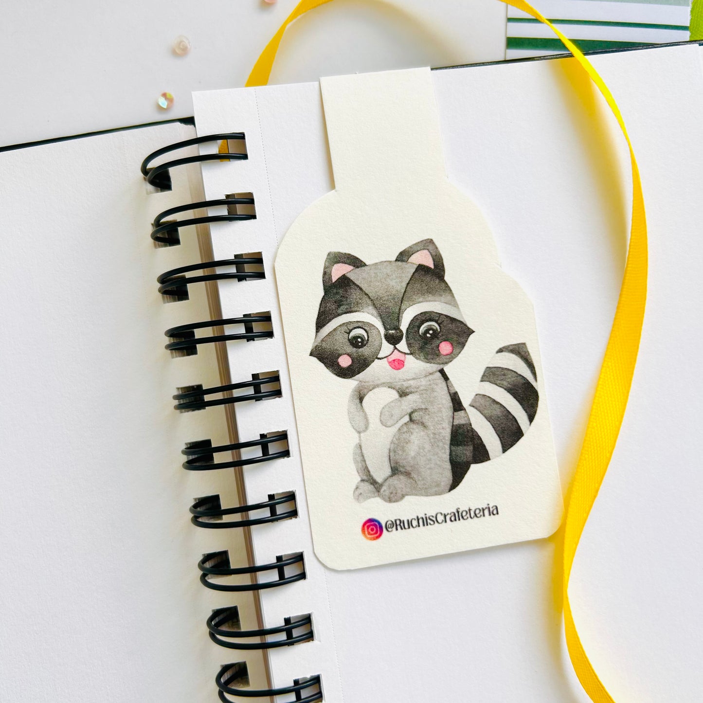 🦝 Magnetic Bookmark – 'Blackcurrant' the Curious Raccoon
