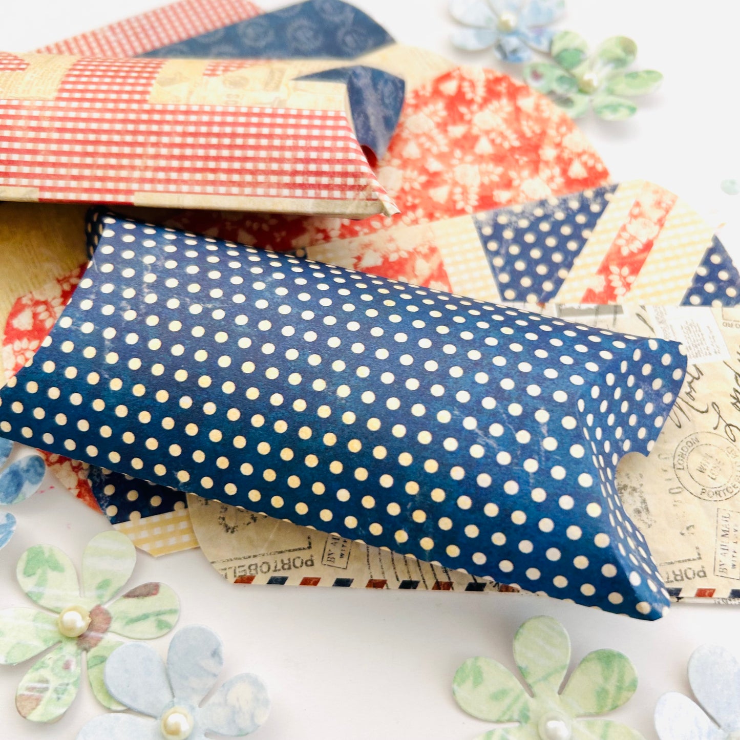 Pillow Gift Boxes – Blue & Red -Set of 8 🎁✨