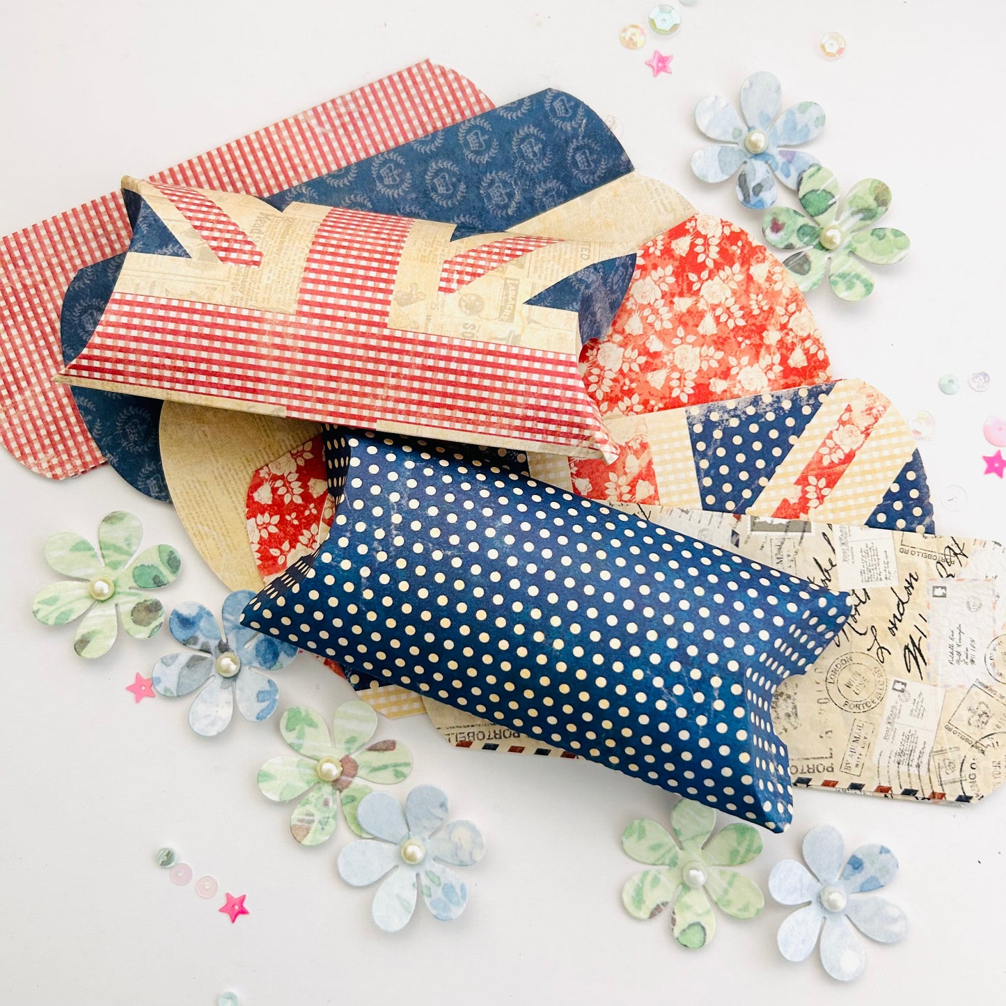 Pillow Gift Boxes – Blue & Red -Set of 8 🎁✨