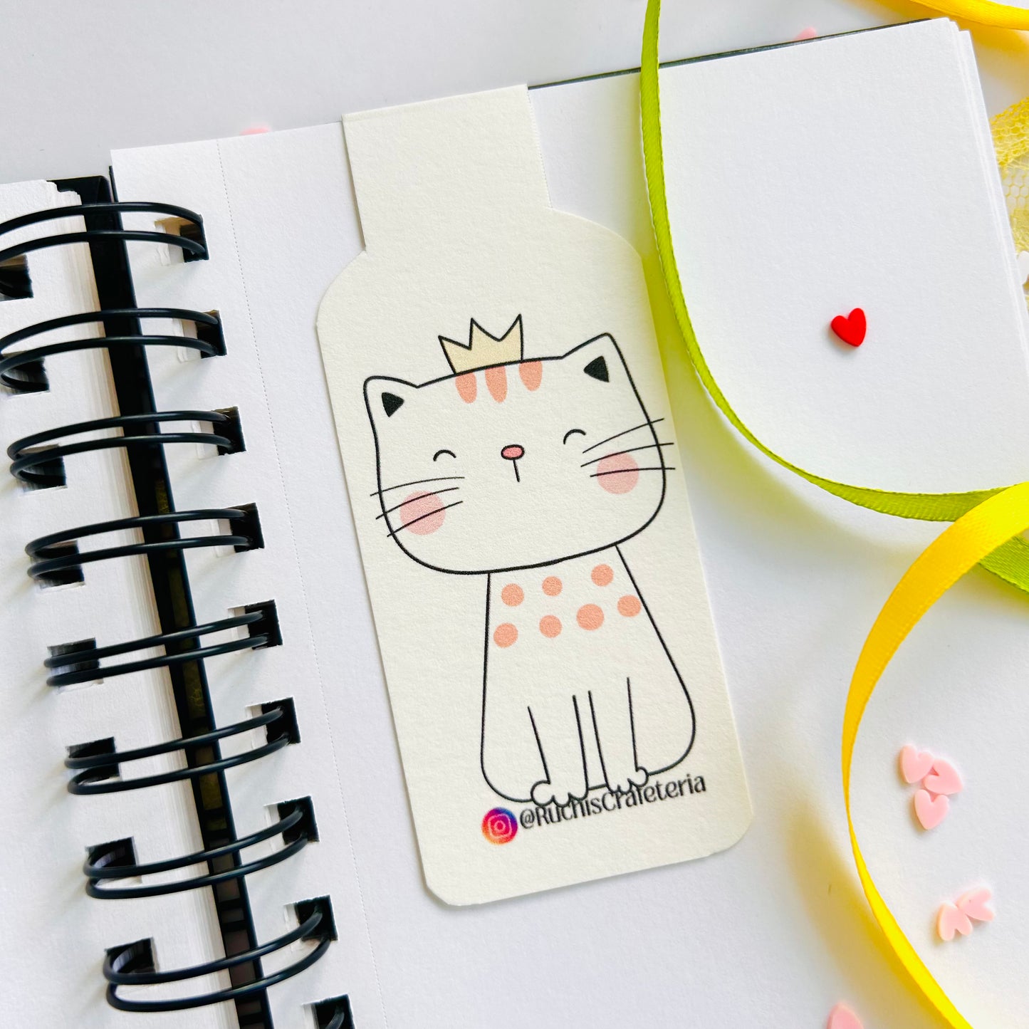 👑🐱 Magnetic Bookmark – 'Marshmellow' the Royal Cat