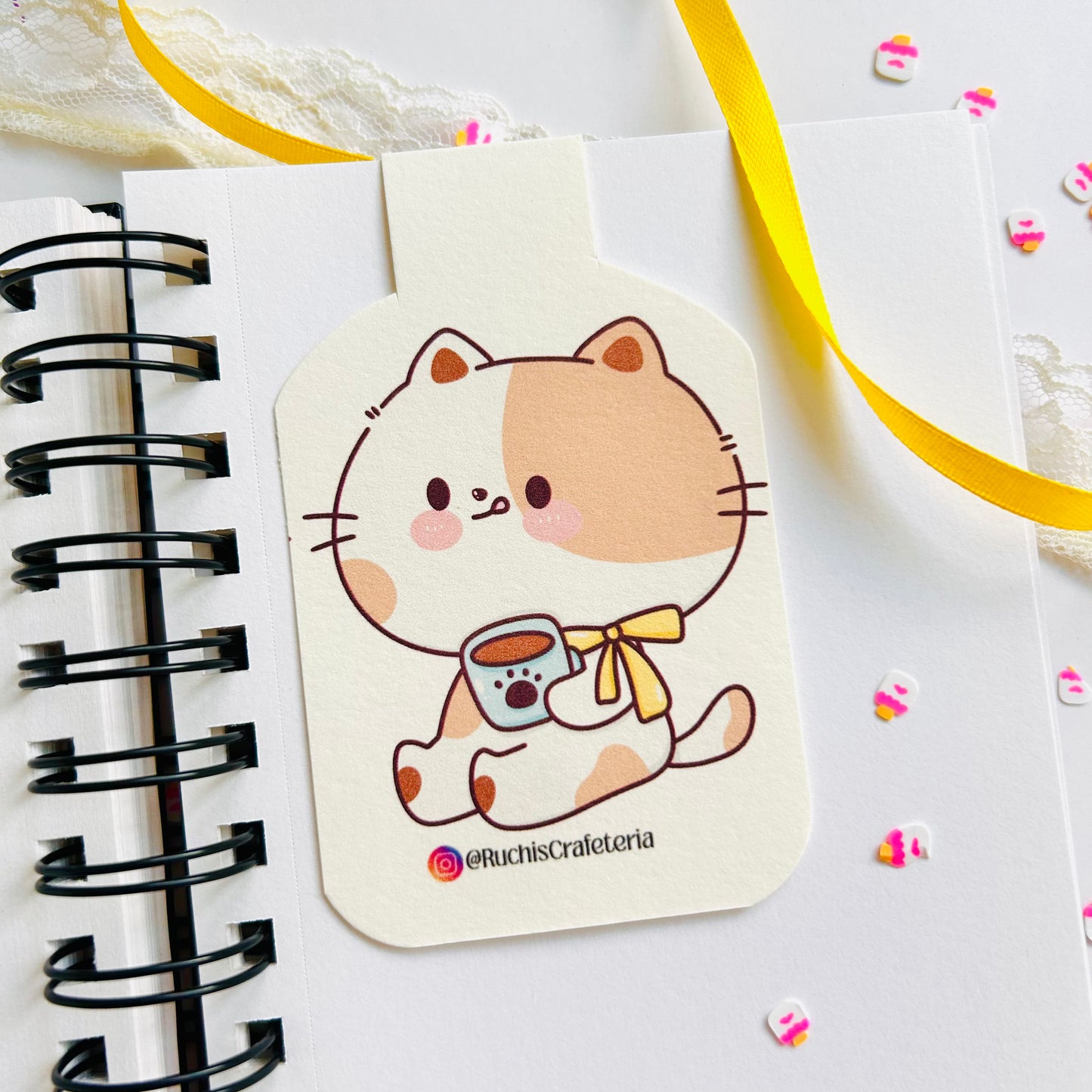 ☕🐱 Magnetic Bookmark – 'Custard' the White Cat