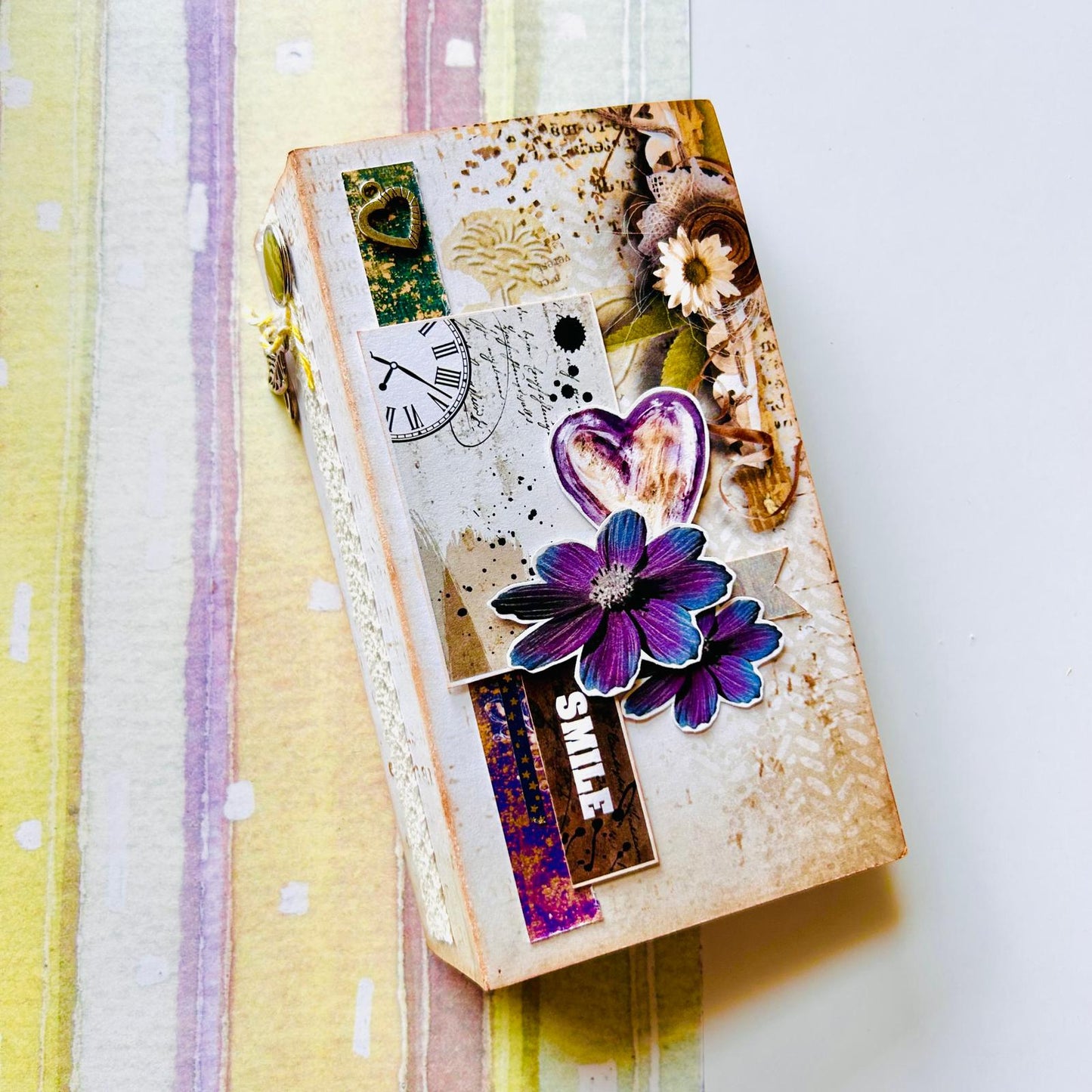 🌿💜 Smile – Handcrafted Vintage Photo Album