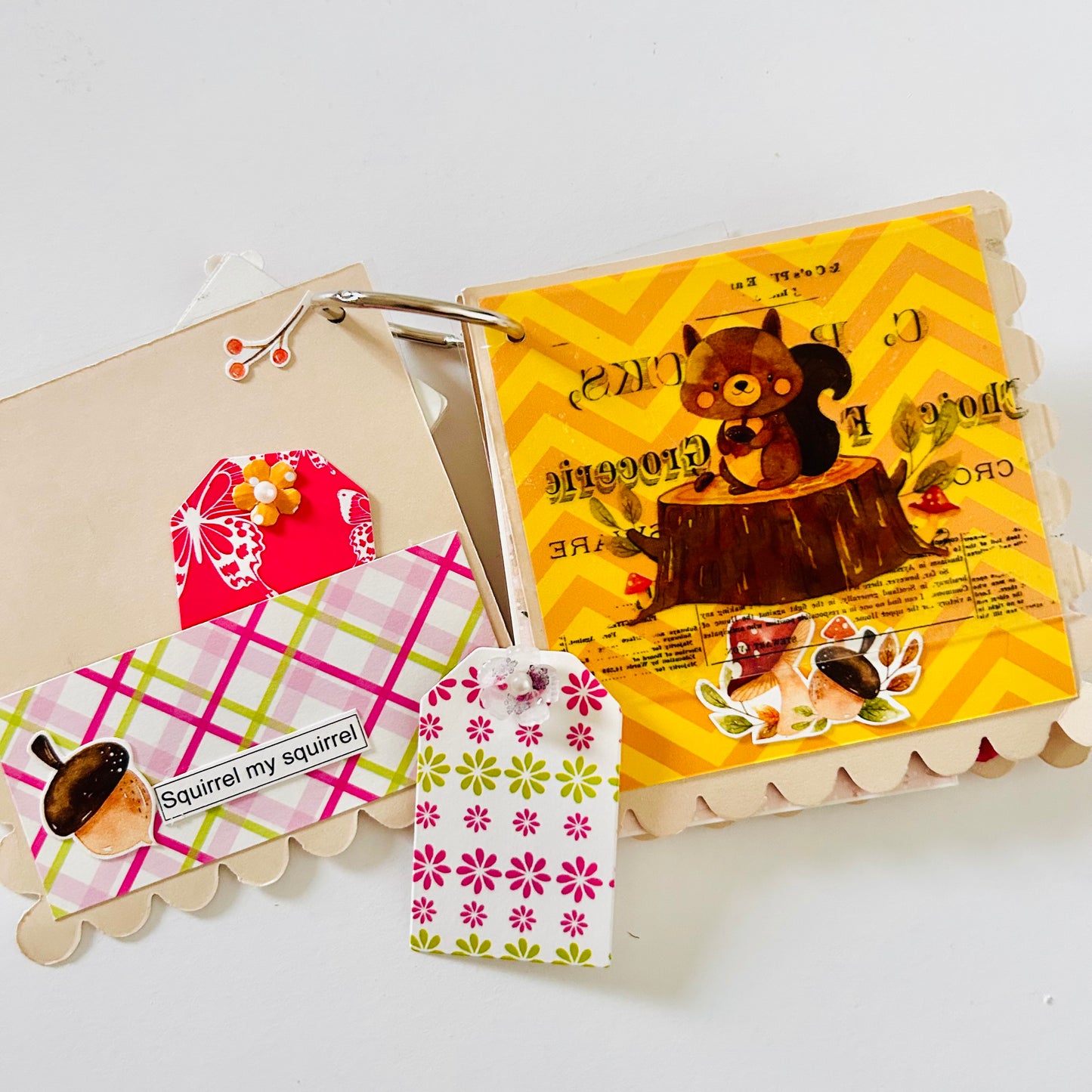 📚 Handmade Small Ring Photo Album – Floral Shaker Design